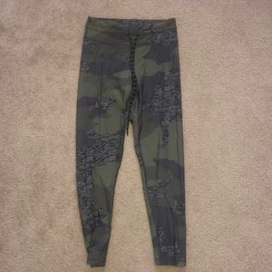 S CAMO AERIE LEGGINGS